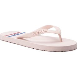 Japonki LEVI'S - 229817-749-81 Light Pink. Różowe klapki damskie Levi's®, bez wzorów, z tworzywa sztucznego, bez obcasa. W wyprzedaży za 69,00 zł.