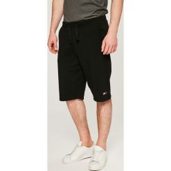 Tommy Jeans - Szorty. Szare spodenki jeansowe męskie Tommy Jeans, casualowe. W wyprzedaży za 219,90 zł.