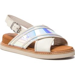 Sandały TOMMY HILFIGER - Iridescent Detail Flat Sandal FW0FW03822 Whisper White 121. Brązowe klapki damskie TOMMY HILFIGER, bez wzorów, ze skóry, bez obcasa. W wyprzedaży za 279,00 zł.