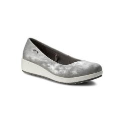 CLARA BARSON W16SS096-2. Szare półbuty damskie Clara Barson, bez wzorów, ze skóry ekologicznej, bez obcasa, bez zapięcia. Za 79,99 zł.