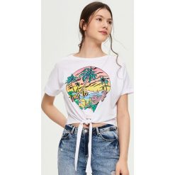 T-shirt z wiązaniem - Biały. Białe t-shirty damskie Sinsay, l. W wyprzedaży za 14,99 zł.