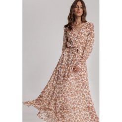 Beżowa Sukienka Guinerinias. Brązowe sukienki damskie Renee, s, bez wzorów, bez kołnierzyka, bez rękawów, maxi. Za 149,99 zł.