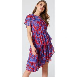 Sukienki: NA-KD Boho Asymetryczna sukienka z falbaną – Red,Blue,Multicolor