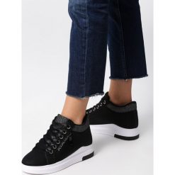Czarne Sneakersy Solidago. Czarne koturny damskie Born2be, bez obcasa, na koturnie, na sznurówki. Za 99,99 zł.