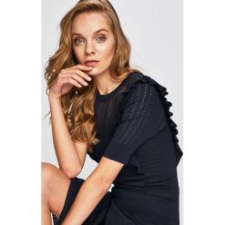 Scotch & Soda - Sukienka. Niebieskie sukienki damskie Scotch & Soda, na co dzień, s, bez wzorów, z wiskozy, casualowe, z okrągłym kołnierzem, z krótkim rękawem, krótkie, midi, rozkloszowane. W wyprzedaży za 499,90 zł.