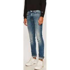 Tommy Jeans - Jeansy Scanton. Niebieskie jeansy męskie Tommy Jeans, z aplikacjami. W wyprzedaży za 329,90 zł.