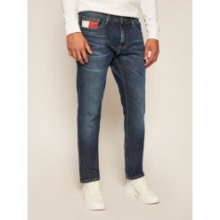 Jeansy Slim Fit Tommy Jeans DM0DM08221. Niebieskie jeansy męskie Tommy Jeans, m, bez wzorów. Za 539,00 zł.