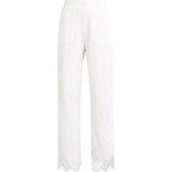 Dry Lake NANCY WIDE PANTS Spodnie materiałowe white. Białe spodnie damskie marki Dry Lake, s, z bawełny. W wyprzedaży za 350,35 zł.