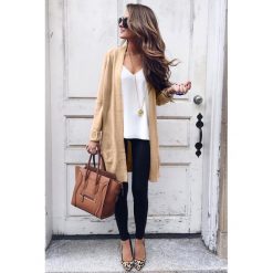Narzutka ALESA BEIGE. Brązowe bluzy damskie Narzutka ALESA BEIGE, uniwersalny, bez wzorów, bez rękawów. W wyprzedaży za 69,00 zł.
