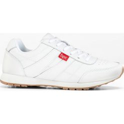Sneakersy skórzane bonprix biały. Białe buty sportowe damskie bonprix. Za 109,99 zł.