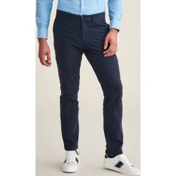 Spodnie w kolorze granatowym. Niebieskie spodnie męskie TATUUM, na co dzień, m, w paski. W wyprzedaży za 159,95 zł.