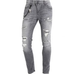 Antony Morato Jeansy Slim Fit grigio. Szare jeansy męskie relaxed fit marki Antony Morato, z bawełny. W wyprzedaży za 381,75 zł.