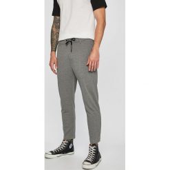 Calvin Klein Jeans - Spodnie. Szare spodnie męskie s, z elastanu, casualowe. W wyprzedaży za 269,90 zł.