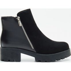 Botki z zamkiem - Czarny. Botki damskie Cropp. Za 139,99 zł.