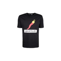 T-shirty z krótkim rękawem Love Moschino M 4 732 1C M 3517. Czarne t-shirty męskie Love Moschino, xl, bez wzorów, bez kołnierzyka, krótkie. Za 299,00 zł.