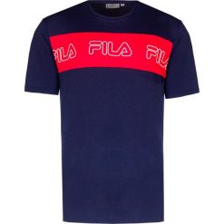T-shirt FILA AKI. Niebieskie t-shirty męskie Fila, bez wzorów, z okrągłym kołnierzem. W wyprzedaży za 103,00 zł.