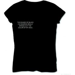 The shade of black -t-shirt z napisem. Niebieskie t-shirty damskie marki Pakamera, z bawełny. Za 69,00 zł.