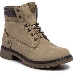 Trapery WRANGLER - Creek WL92500A Taupe 029. Brązowe trapery damskie Wrangler, z zamszu. W wyprzedaży za 279,00 zł.