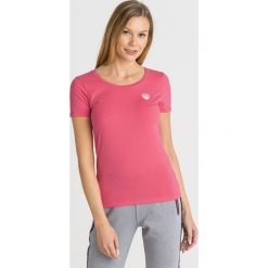 T-SHIRT EA7 Emporio Armani. Różowe t-shirty damskie xl, z nadrukiem, z elastanu, z okrągłym kołnierzem. Za 110,00 zł.