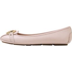 MICHAEL Michael Kors FULTON MOC Baleriny soft pink. Różowe baleriny damskie MICHAEL Michael Kors, bez wzorów, ze skóry, klasyczne, bez obcasa. Za 399,00 zł.