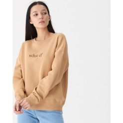 Bluza z napisem - Beżowy. Brązowe bluzy damskie marki House, s, z napisami, bez rękawów, bez kaptura. Za 69,99 zł.