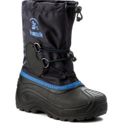 Śniegowce KAMIK - Southpole4 NK4727 Navy. Niebieskie buty chłopięce zimowe marki Kamik, bez zapięcia. W wyprzedaży za 209,00 zł.