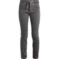 Spodnie dresowe damskie: More & More Spodnie treningowe dark warm grey