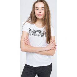T-shirt damski TSD008 - biały. Białe t-shirty damskie marki 4f, z nadrukiem, z bawełny, bez kołnierzyka. W wyprzedaży za 29,99 zł.
