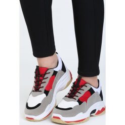 Biało-Czerwone Buty Sportowe Discord. Czerwone buty sportowe damskie marki KALENJI, z gumy. Za 99,99 zł.