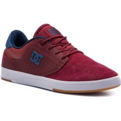 Sneakersy DC - Plaza Tc ADYS100401 Burgundy. Czerwone sneakersy męskie DC, na co dzień, bez wzorów, z zamszu, eleganckie, bez zapięcia. W wyprzedaży za 199,00 zł.