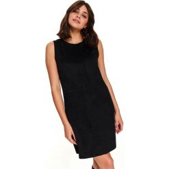 Sukienka z imitacji zamszu o linii a. Czarne sukienki damskie Top Secret, na zimę, bez wzorów, z zamszu, eleganckie, z okrągłym kołnierzem, z krótkim rękawem, krótkie, mini. W wyprzedaży za 74,99 zł.