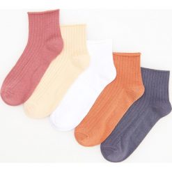 Skarpety 5 pack - Kremowy. Białe skarpetki damskie Reserved, bez wzorów. Za 24,99 zł.