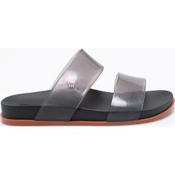 Melissa - Klapki. Żółte klapki damskie Melissa, bez wzorów, z gumy, bez obcasa, na płaskiej podeszwie. W wyprzedaży za 169,90 zł.