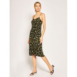 Sukienka letnia Calvin Klein Jeans Floral Cross-Back Slip J20J213700. Czarne sukienki damskie Calvin Klein Jeans, na lato, l, bez wzorów, z poliesteru, bez kołnierzyka, bez rękawów. Za 449,00 zł.