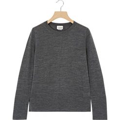 Swetry klasyczne damskie: Sweter w kolorze szarym