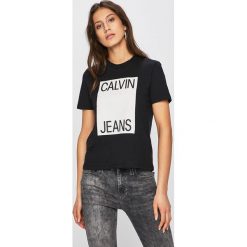 Calvin Klein Jeans - Top. Czarne bluzki damskie Calvin Klein Jeans, s, z nadrukiem, z bawełny, z okrągłym kołnierzem, z krótkim rękawem. Za 179,90 zł.