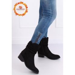Botki damskie zamszowe czarne 3893 BLACK. Czarne botki damskie obuwie damskie, z zamszu, bez obcasa, na obcasie, na zamek. Za 105,57 zł.