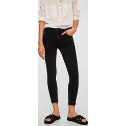 Mango - Jeansy Isa. Czarne jeansy damskie marki Mango, z elastanu. W wyprzedaży za 90,93 zł.