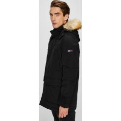 Tommy Jeans - Kurtka. Czarne płaszcze męskie marki Tommy Jeans, xl, bez wzorów, z bawełny, długie, bez kaptura. W wyprzedaży za 949,90 zł.