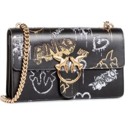 Torebka PINKO - Love Classic Icon Street Art Cl AI 20-21 PLTT 1P21VS Y6MU Black Z99. Czarne listonoszki damskie Pinko, bez wzorów, ze skóry, street, bez dodatków. Za 1299,00 zł.