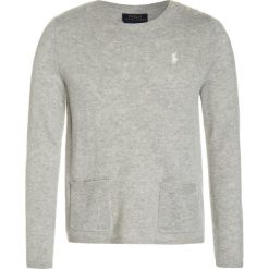 Polo Ralph Lauren EASY CREW Sweter pearl grey heather. Szare swetry chłopięce marki Polo Ralph Lauren, z materiału, polo. W wyprzedaży za 293,30 zł.