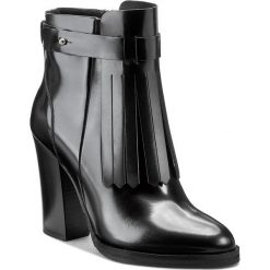 Botki GINO ROSSI - Matera DBH122-T05-Y800-9900-F Czarny. Czarne buty zimowe damskie Gino Rossi, z polaru, na obcasie. W wyprzedaży za 349,00 zł.
