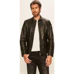 Guess Jeans - Kurtka skórzana. Czarne płaszcze męskie Guess Jeans, xs, z aplikacjami, z poliesteru, krótkie, bez kaptura. W wyprzedaży za 839,90 zł.