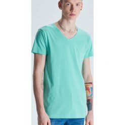 Gładka koszulka basic - Turkusowy. Niebieskie koszulki męskie marki Cropp, s, bez wzorów, bez kołnierzyka, bez rękawów. Za 29,99 zł.