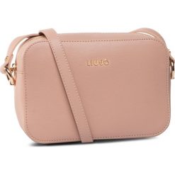 Torebka LIU JO - S Crossbody NA0007 E0017 Cameo Rose 41310. Różowe listonoszki damskie Liu Jo, na co dzień, bez wzorów, ze skóry ekologicznej, bez dodatków. W wyprzedaży za 279,00 zł.