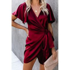 Sukienka CHIZA BORDO. Czerwone sukienki damskie Sukienka CHIZA BORDO, s, bez wzorów, eleganckie, bez kołnierzyka, z krótkim rękawem, krótkie, mini. W wyprzedaży za 109,00 zł.