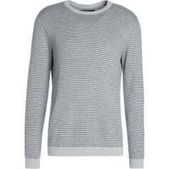 Swetry klasyczne męskie: Jack & Jones JPRMILTON CREW NECK Sweter light grey melange/maritime navy