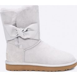 UGG - Botki Daelynn. Szare botki damskie na obcasie Ugg, z materiału, z okrągłym noskiem. W wyprzedaży za 699,90 zł.