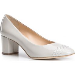 Buty damskie. Brązowe czółenka damskie Wittchen, z aplikacjami, ze skóry, bez obcasa, na obcasie. W wyprzedaży za 399,90 zł.