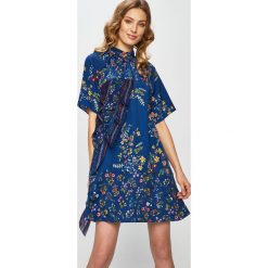Desigual - Sukienka. Niebieskie sukienki damskie Desigual, na co dzień, s, bez wzorów, z poliesteru, casualowe, bez kołnierzyka, bez rękawów, mini, proste. W wyprzedaży za 479,90 zł.
